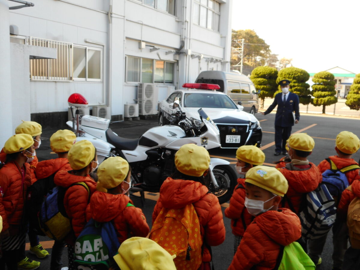 警察署見学（たいよう組） 臼杵市 すみれこども園｜熊崎福祉会